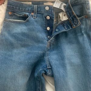 Lightly worn Levi wedgie icon fit jeans